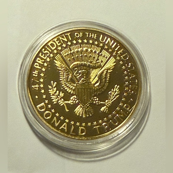 2025 President Donald Trump Commemorative Take America Back Metal Gold Coin - Picture 2 of 2